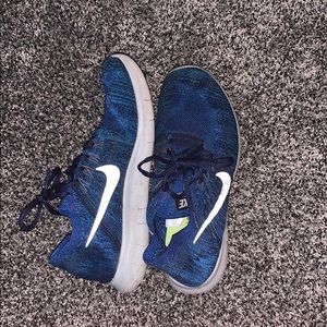 Blue Nike free rn flynit shoes